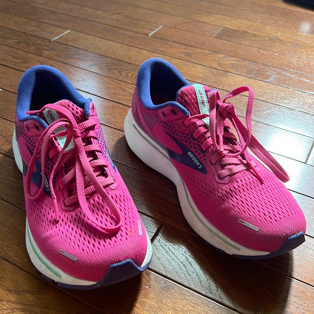 Brooks running shoes.  Size 8.5